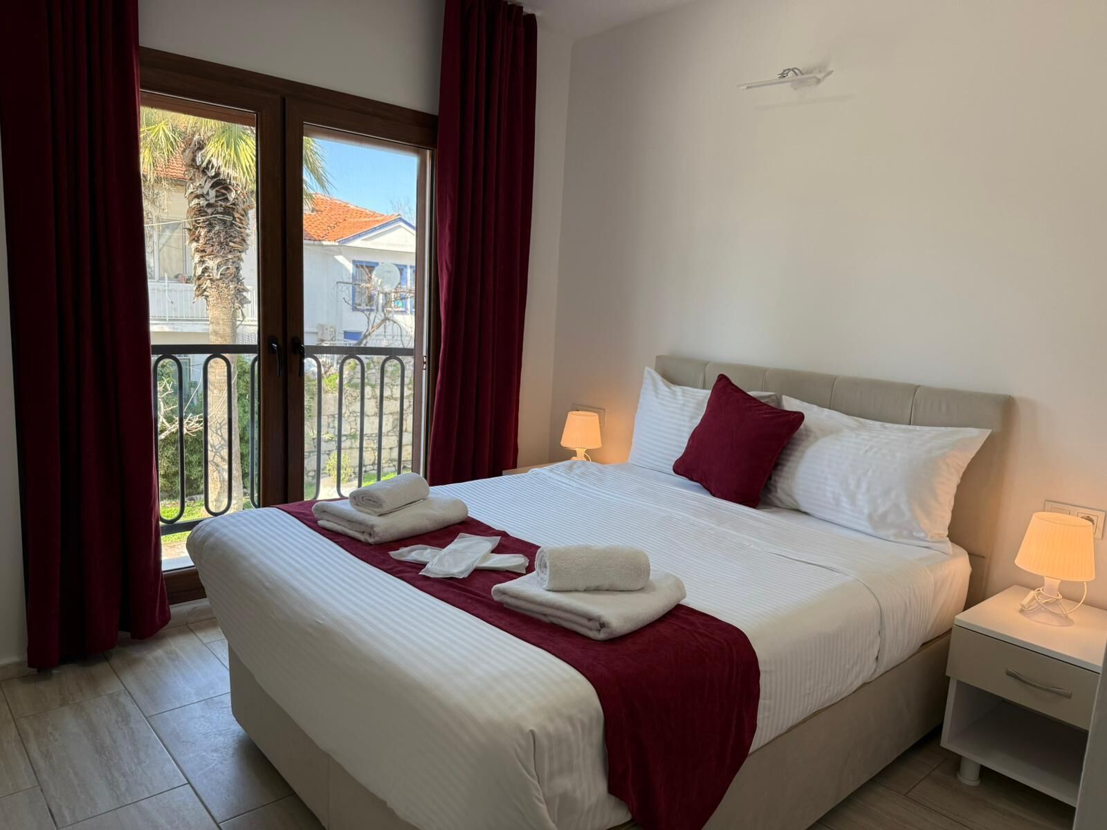 Room, Balcony, City View