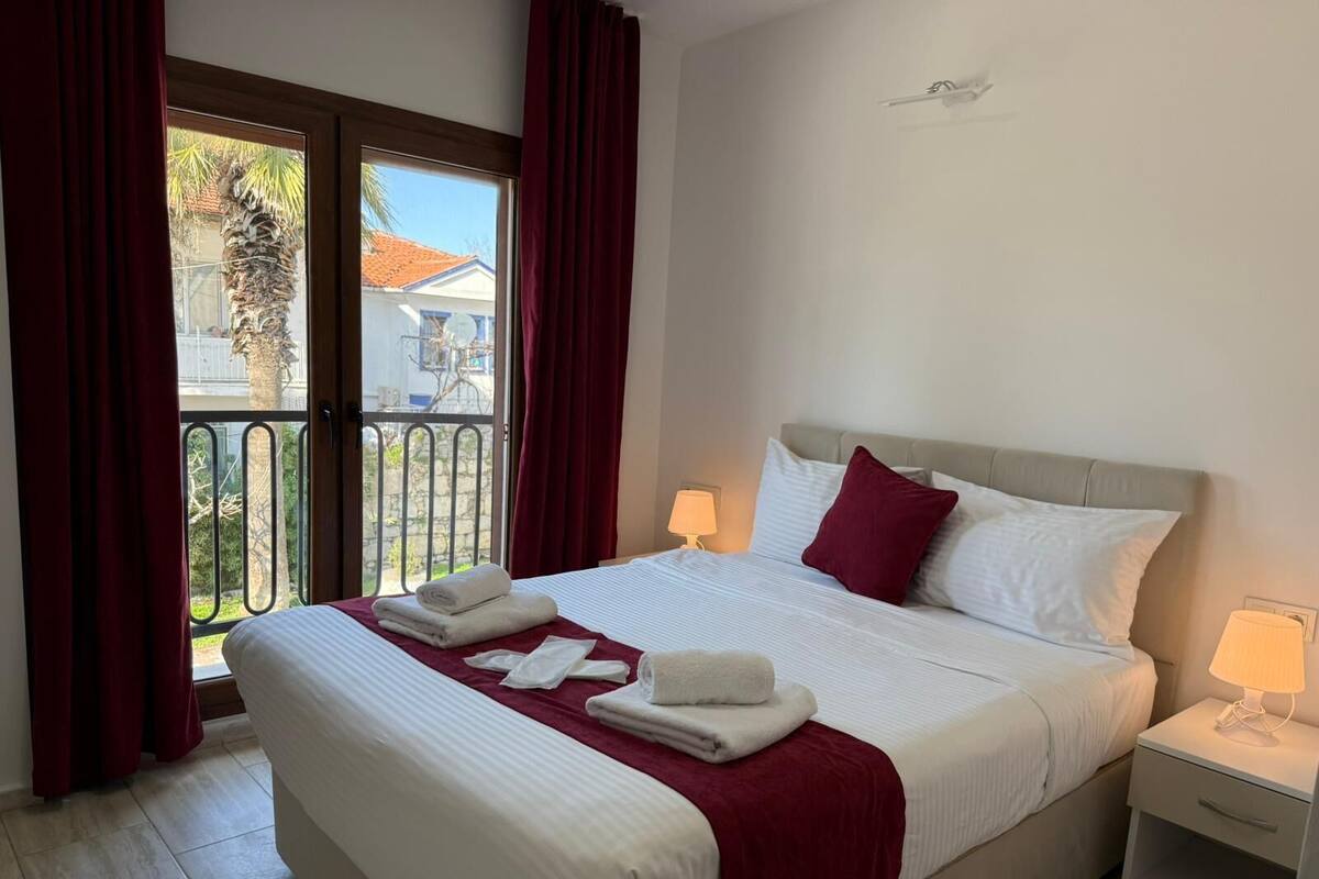 Room, Balcony, City View | Bar mini, Wi-fi percuma 
