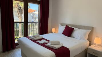 Room, Balcony, City View