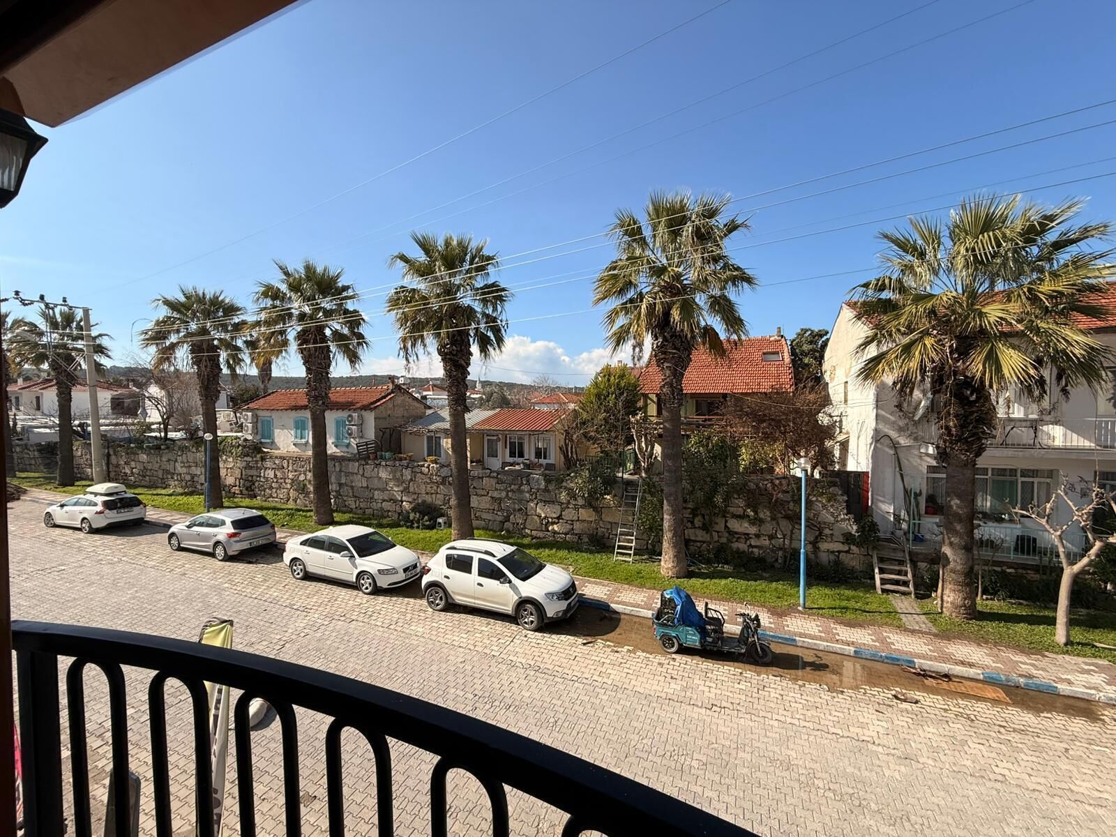 Chambre, balcon, vue ville | Enceinte de l’hébergement