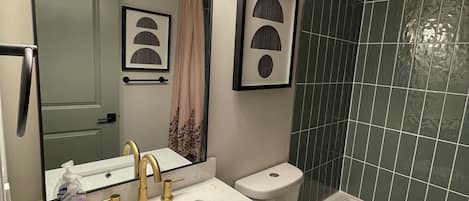 Handtücher, Seife, Toilettenpapier