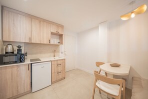 Ferienhaus | Eigene Küche | Kühlschrank, Mikrowelle, Herdplatte, Wasserkocher mit Kaffee-/Teezubehör