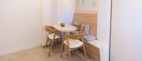 Apartment | Dining