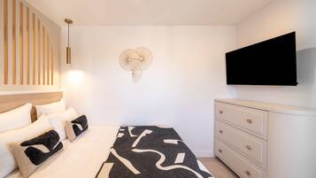 Laptop workspace, iron/ironing board, free WiFi, bed sheets
