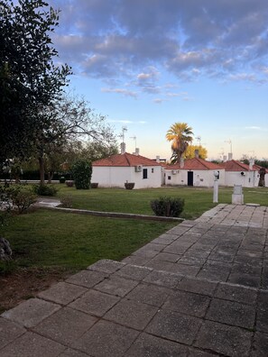 Property grounds - Holiday Home 'Dade' with Shared Pool, Wi-Fi and Air Conditioning (Santa Luzia)