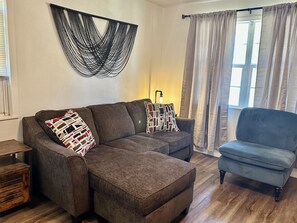 Smart TV - 3-bed cottage in Central Lubbock l 8 mins to TTU and medical district (Lubbock)