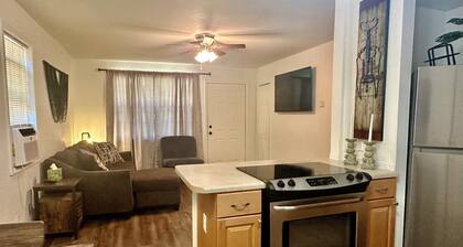 3-bed cottage in Central Lubbock l 8 mins to TTU and medical district