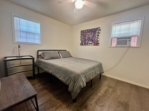 Room - 3-bedroom cottage in central Lubbock. Under 10 mins to TTU and medical district (Lubbock)