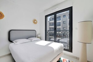 Apartment | 1 bedroom, laptop workspace, iron/ironing board, bed sheets