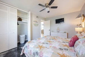 A bedroom with a bed, a ceiling fan, a TV, and a wardrobe. - Epic Relaxing Luxury Kings and Hot Tub Bungalow (Cape Coral)