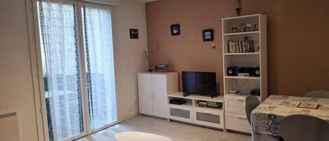 1 bedroom, iron/ironing board, WiFi