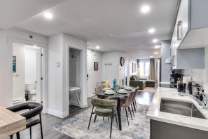 Interior - Modern 2BR in Le Village | Sleeps 6 (Montreal)