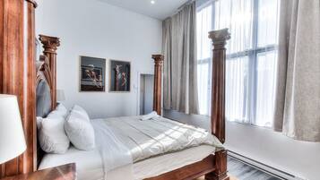 Desk, iron/ironing board, WiFi, bed sheets
