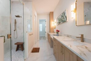 Shower, hair dryer, towels, shampoo