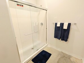 Hårføner, håndklær, såpe og toalettpapir