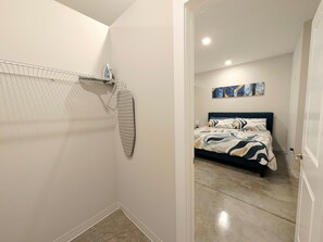 1 bedroom, iron/ironing board, Internet, bed sheets - Novel King Suite- Central West End near SLU 101 (St. Louis)