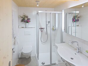 Bathroom - Wonderful private villa for 11 guests with WIFI, TV, patio, pets allowed and panoramic view (Marbach)