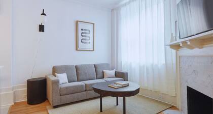 3 bedroom apt, 1.5 bath apt w/parking in Downtown