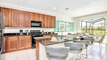 House (6 Bedrooms) | Interior