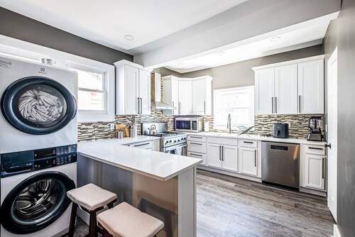 Orange Queen LLC in East Orange