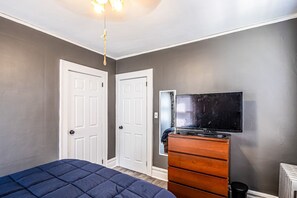 5 Schlafzimmer, Schreibtisch, WLAN, Bettwäsche