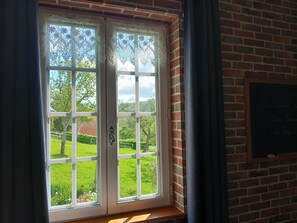 Interior - Bed and Breakfast 'Chambre - L'école' with Shared Terrace, Shared Garden and Wi-Fi (Courtonne-la-Meurdrac)