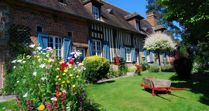 Chambre dâhĂŽtes « Chambre - Les Toits » avec terrasse partagĂ©e, jardin commun et Wi-Fi