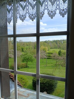Interior - Bed and Breakfast 'Chambre - Les Toits' with Shared Terrace, Shared Garden and Wi-Fi (Courtonne-la-Meurdrac)