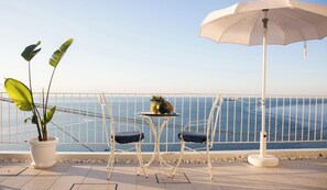 Outdoor dining - Vrbo Property (Vietri sul Mare)