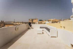 Terrace/patio - Charming Bormla Stay | Terrace BBQ & Pool Table (Cospicua)