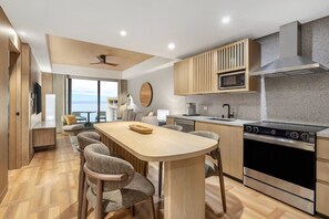 Private kitchen - Waikiki | Relaxing Island Retreat | Pool + Spa (Honolulu)