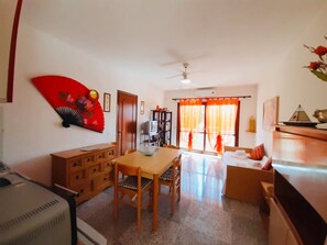 Interior - BAIA de BAHAS Apartments - Casa CRI Three-room apartment CSA/2 6 pax (Marinella)