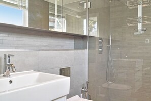 Hair dryer, towels - Elegant Home in Belsize Park - Pass the Keys (London)