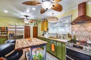 Private kitchen - Spacious•Quiet Area• Perfect for Work/Family Stays (Spring Lake)