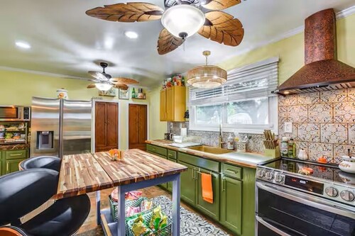 Spacious•Quiet Area• Perfect for Work/Family Stays
