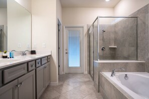 Hair dryer, towels, soap, toilet paper - 6BR Disney Home w/ Pool at Windsor Cay (Clermont)