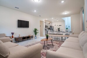 Smart TV - 6BR Disney Home w/ Pool at Windsor Cay (Clermont)