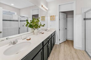 Hair dryer, towels, soap, toilet paper - 7BR Home w/ Pool at Solara Resort Disney (Kissimmee)