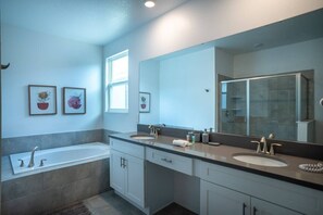 Hair dryer, towels, soap, toilet paper - 6BR Villa w Pool & Game Room near Disney (Davenport)
