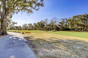 Golf - Relaxing Beach Condo w/Pool & Porch Access (Hilton Head Island)