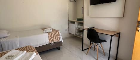 Classic Triple Room | Desk, laptop workspace, free WiFi