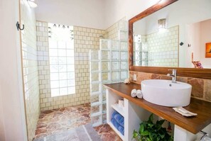 Shower, hair dryer, shampoo - Vida Feliz Casitas | 4 Units | 2 Pool Retreat (Sayulita)
