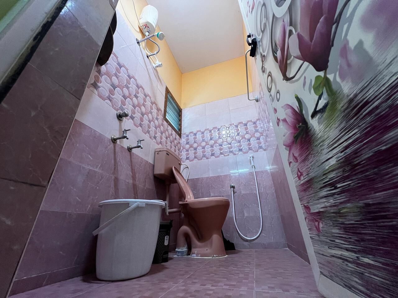 Habitación doble Deluxe, vista al río | Baño | Regadera, amenidades de baño gratuitas, toallas, jabón 