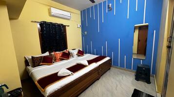 Deluxe Double Room, River View | Desk, laptop workspace, free WiFi