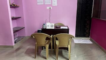 Deluxe Double Room, River View | Lobby