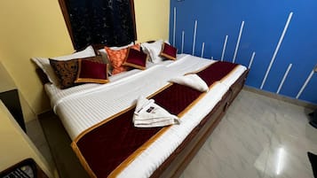 Deluxe Double Room, River View | Desk, laptop workspace, free WiFi