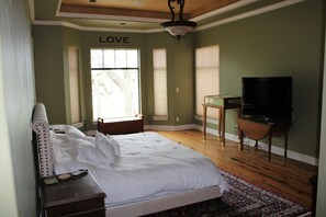5 Schlafzimmer, Schreibtisch, Bügeleisen/Bügelbrett, Reisekinderbett