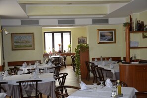 Dining - La Formica (Formica)