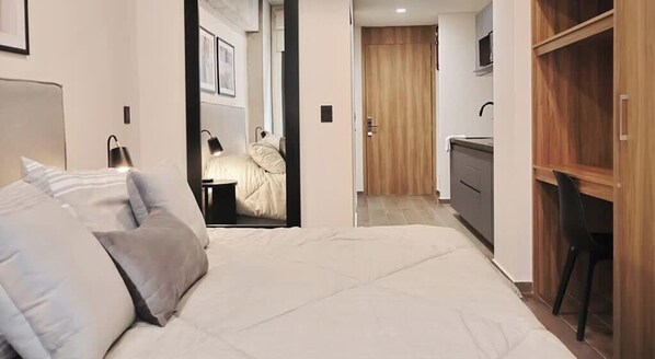 2 bedrooms, WiFi, bed sheets - 2BR retreat near Chapultepec w/ skyline view (Guadalajara)