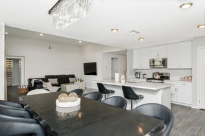 Interior - Lavish Desert Hot Springs House (Desert Hot Springs)